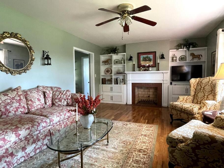 The Bourbon & Horse Country Epicenter Villa Frankfort Luaran gambar